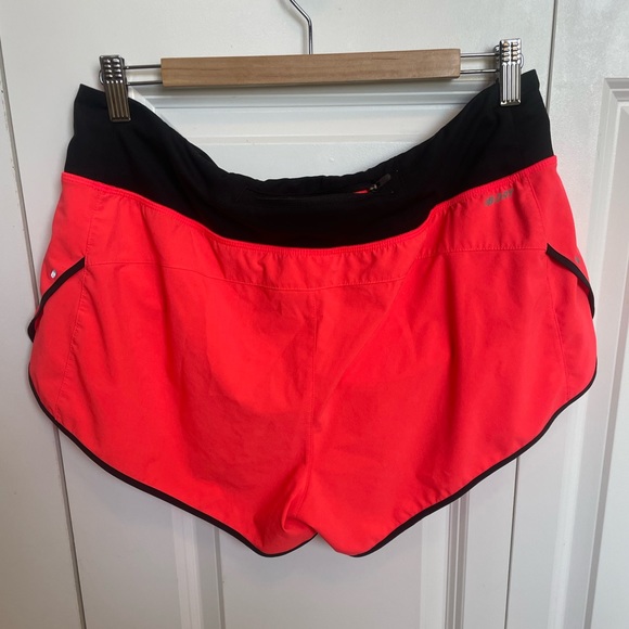 New Balance athletic shorts - Picture 3 of 3